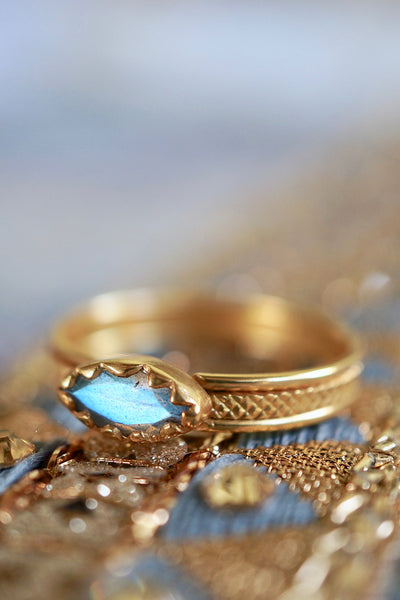 Eyes Talk Ring